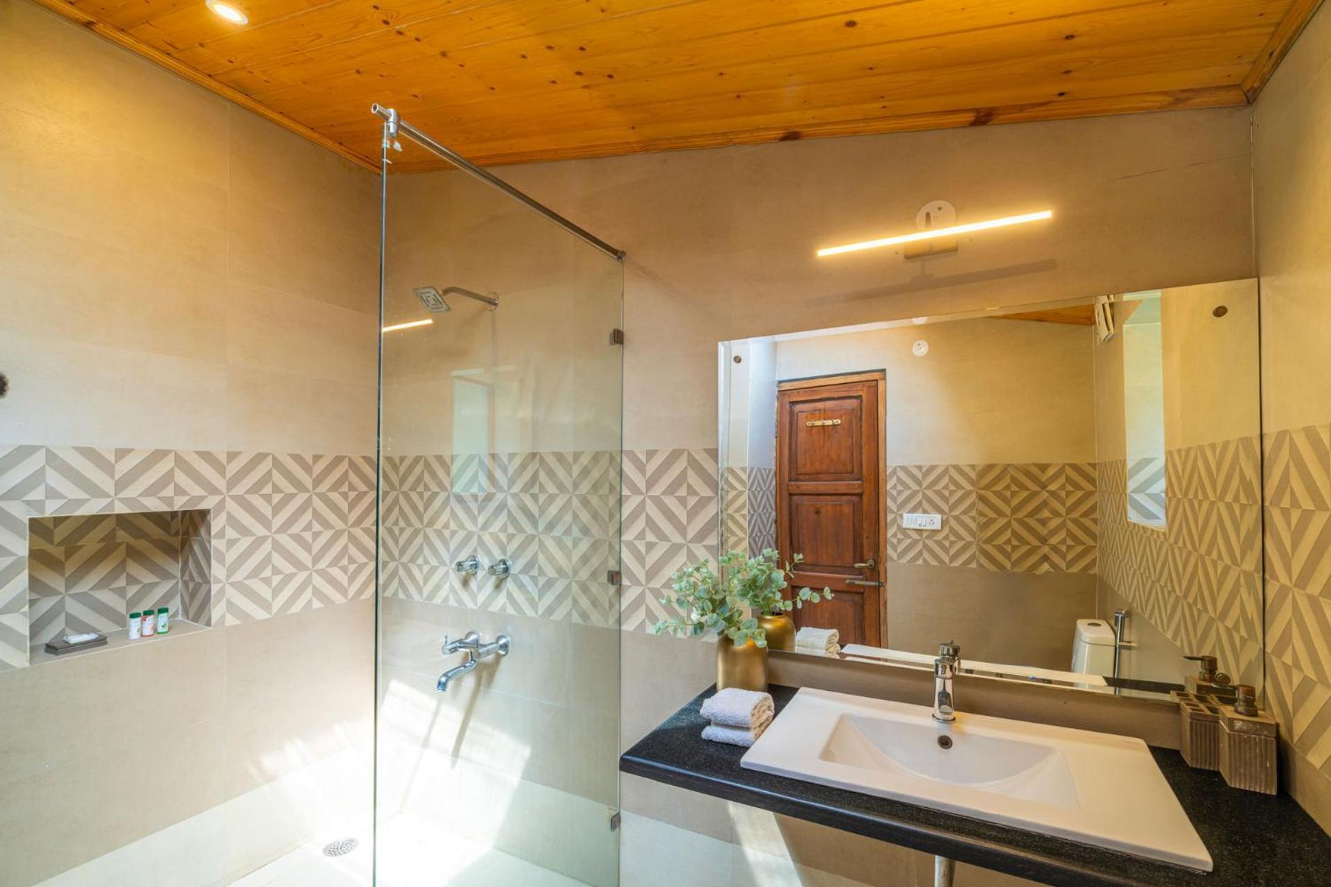 Stayvista At Paris Villa With Pvt Pool & Valley View Kasauli Ngoại thất bức ảnh