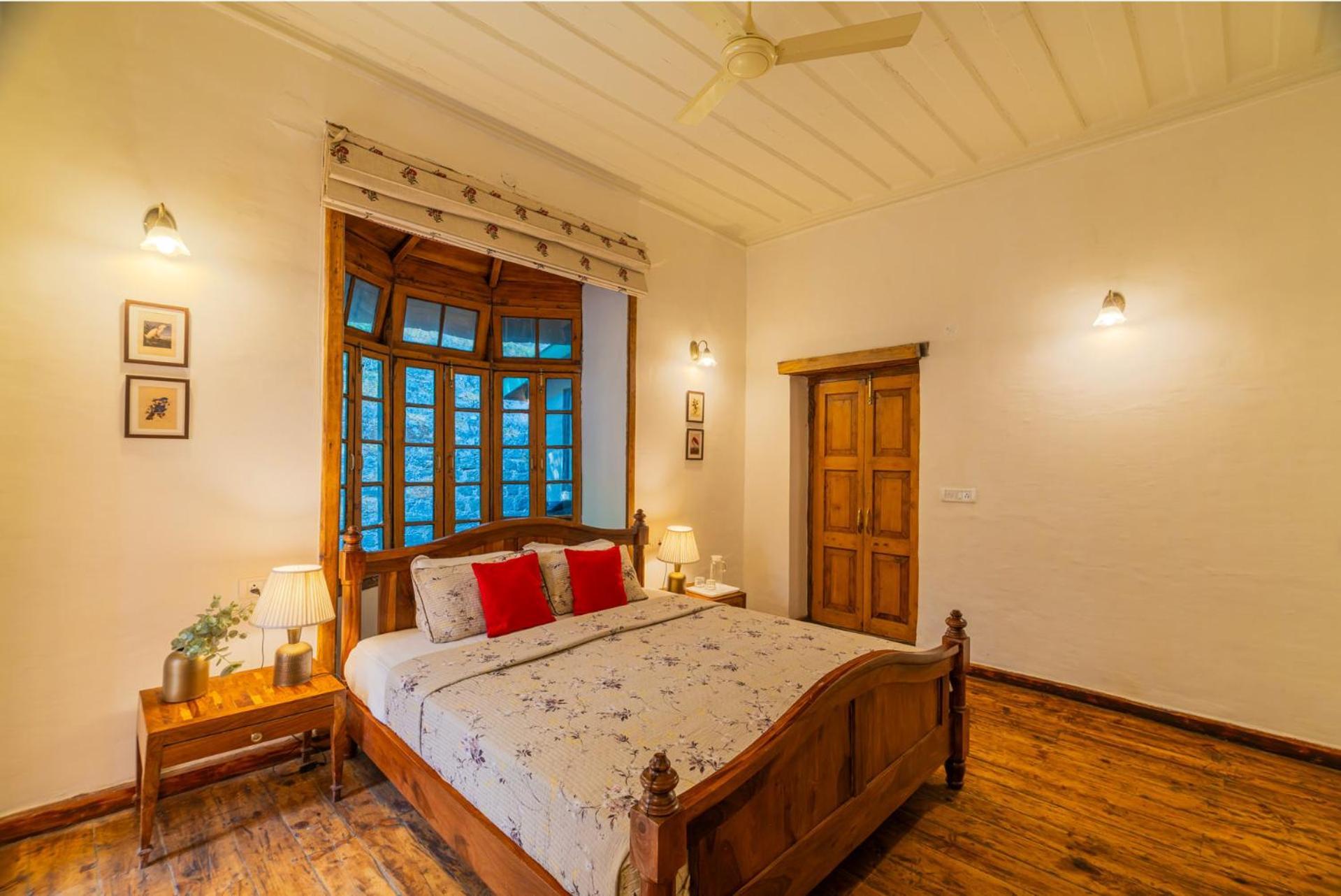 Stayvista At Paris Villa With Pvt Pool & Valley View Kasauli Ngoại thất bức ảnh