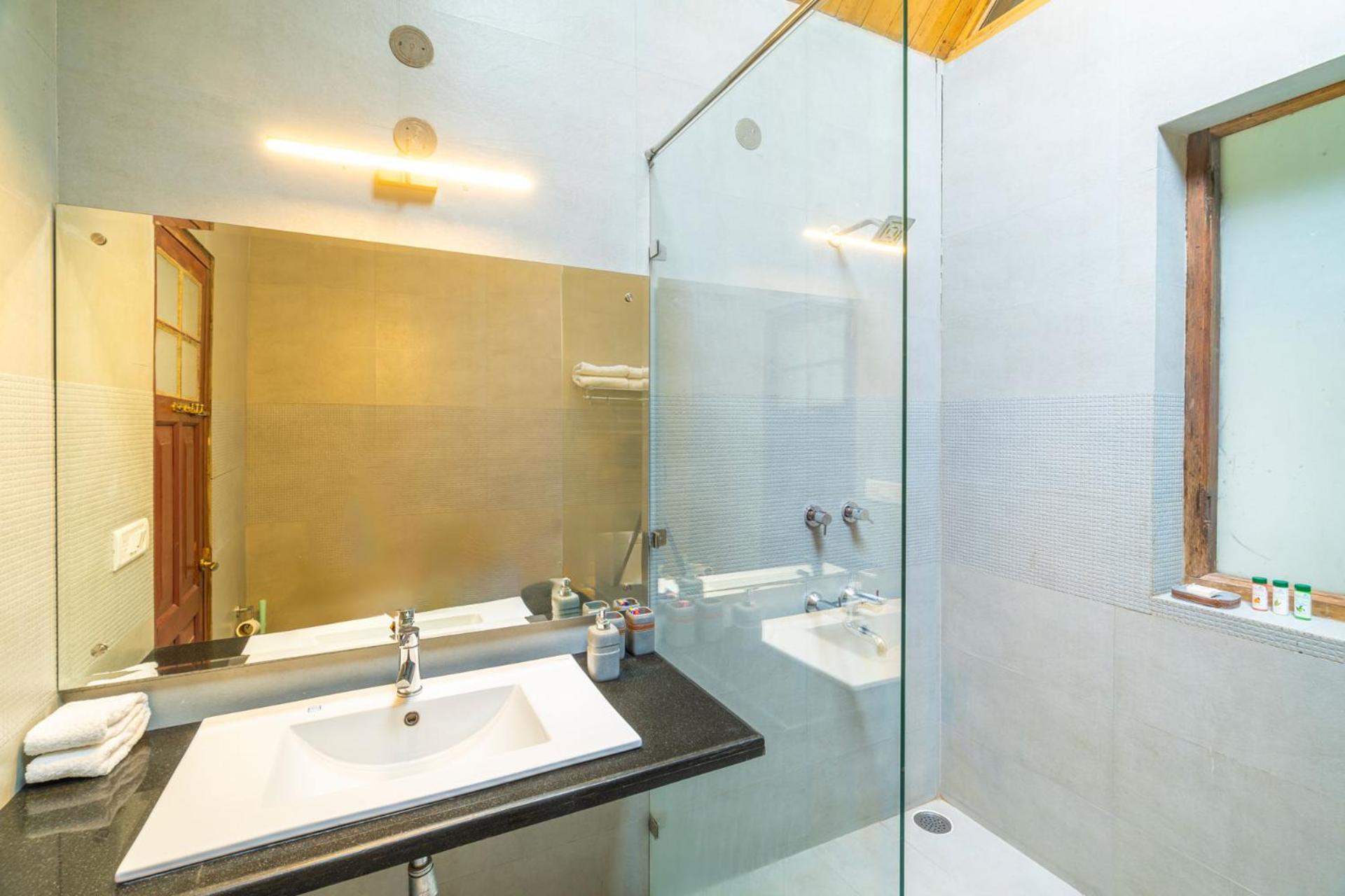 Stayvista At Paris Villa With Pvt Pool & Valley View Kasauli Ngoại thất bức ảnh