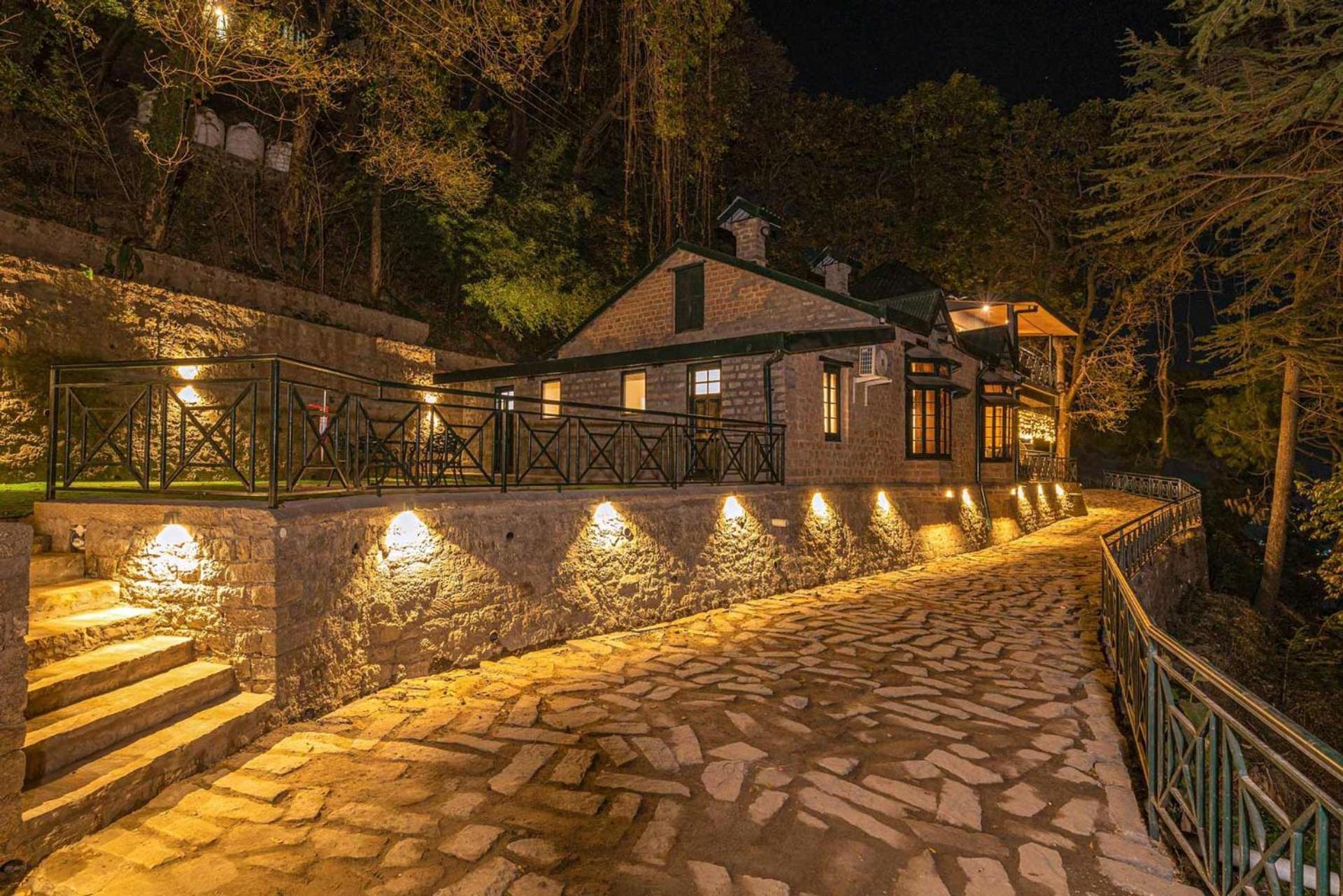 Stayvista At Paris Villa With Pvt Pool & Valley View Kasauli Ngoại thất bức ảnh